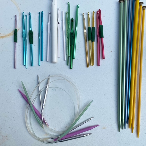 Beautiful set of crotchet and knitting needles. - Picture 2 of 2